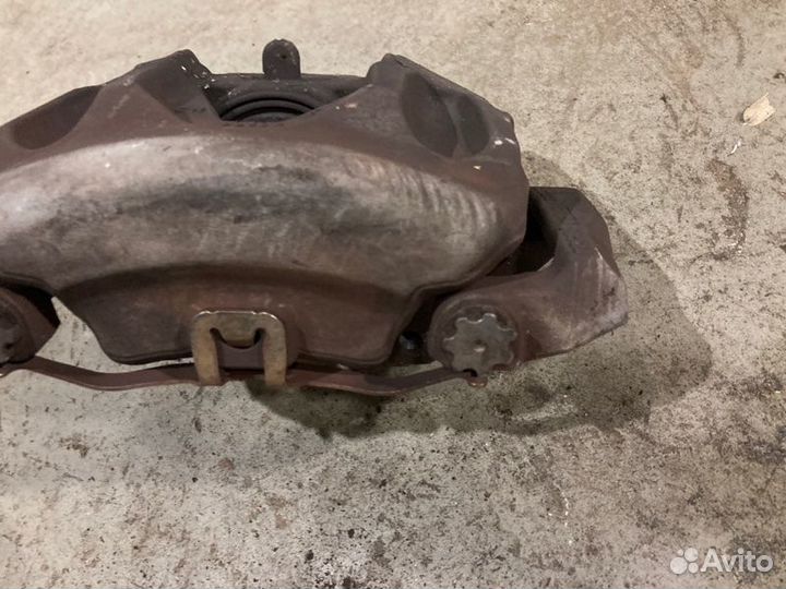 Суппорт передний левый Mercedes-Benz E-Class W212