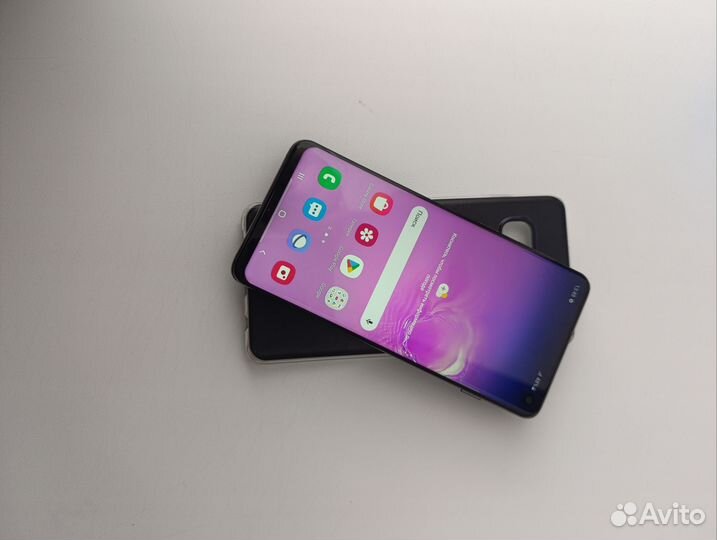 Samsung Galaxy S10, 8/128 ГБ