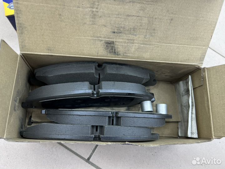 Тормозные колодки Land Rover Discovery 4