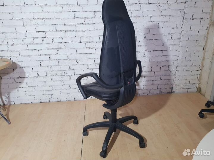 Кресло на колесах кожа