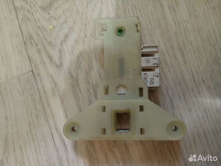 Замок блокировки дверцы стиральной машинки