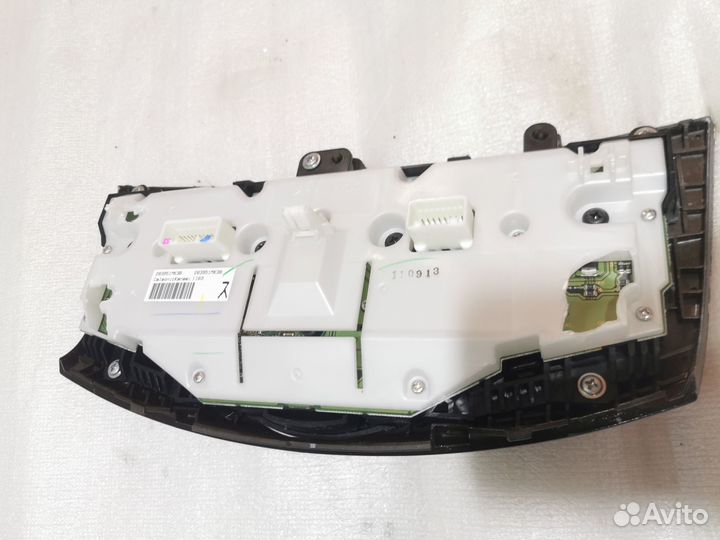 Блок климатом контроля c дефектом Infiniti M37,Q70