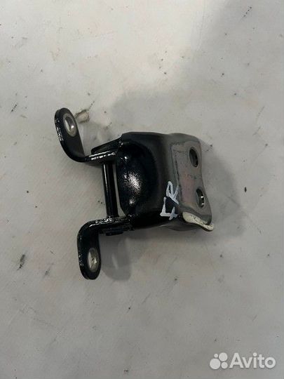 Петля двери 6106400AKZ16A передней правой Haval M6