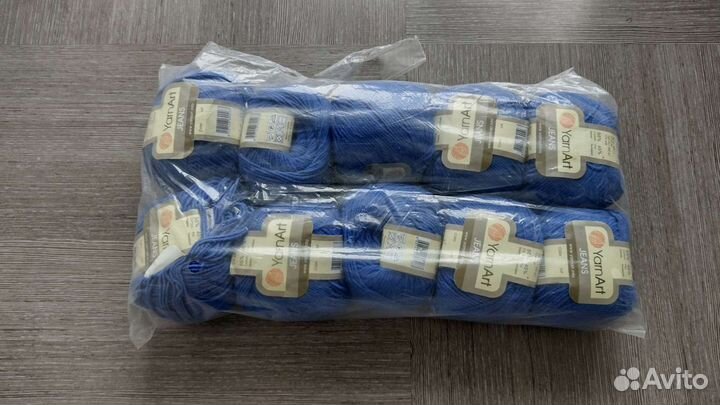 Пряжа голубая и синяя