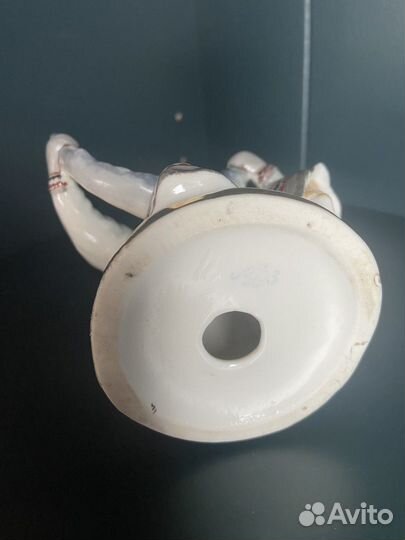 Фарфоровая статуэтка “Девочка-якутка с севрюгой