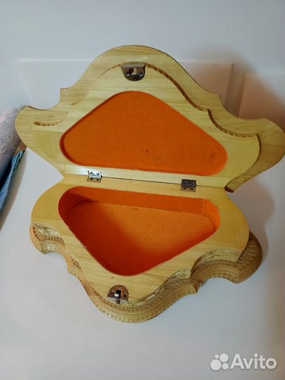 Шкатулка деревянная резная