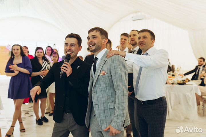 Ведущий-саксофонист