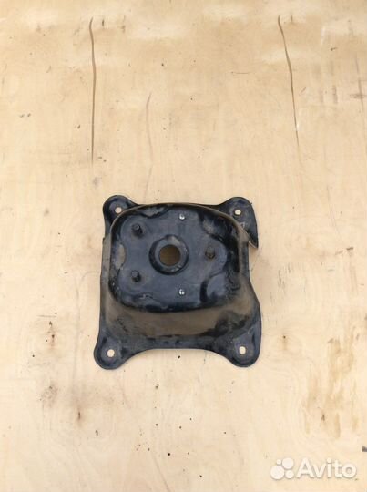 Кронштейн запаски Suzuki Grand Vitara