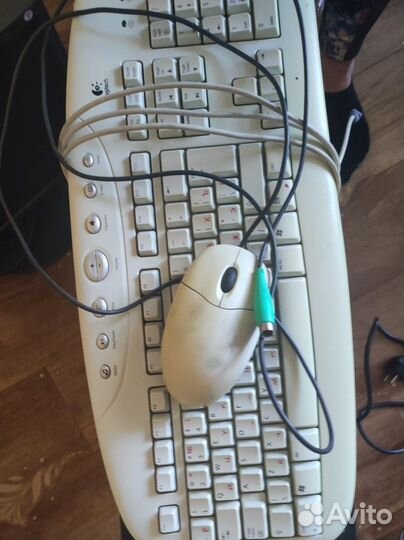 Клавиатура и мышка оптическая фирмы Logitech