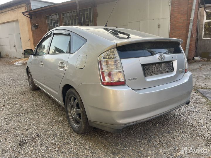 В разборе toyota prius 20