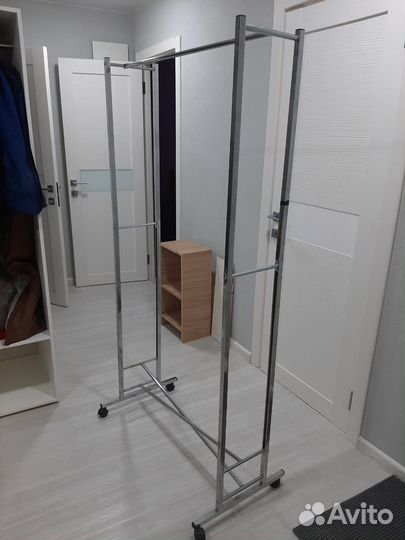 Вешалка для одежды напольная металлическая