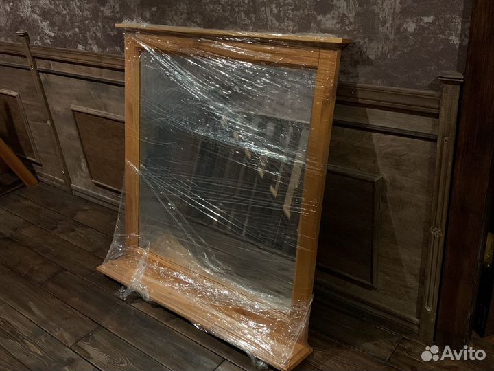 Зеркало с полкой, массив сосны.Новое
