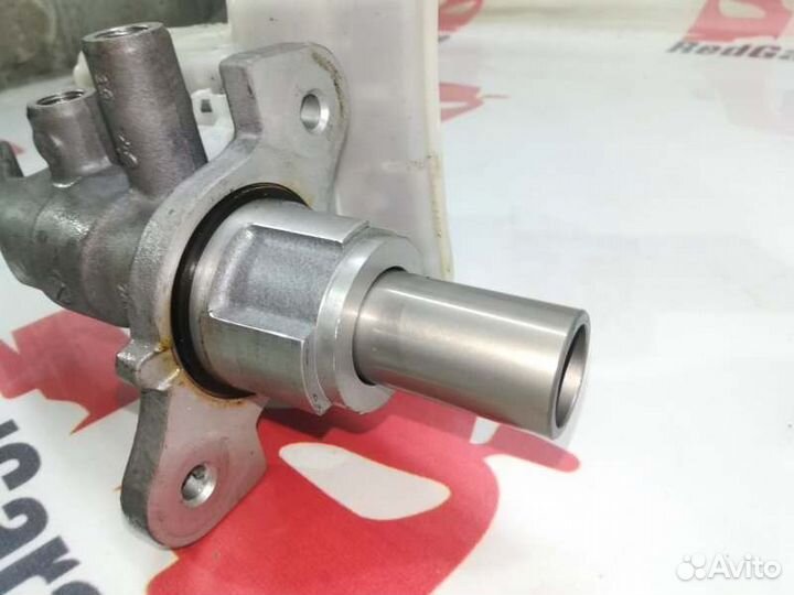 Главный тормозной цилиндр Jeep Grand Cherokee WK2