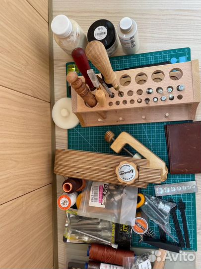 Набор инструментов для работы с кожей