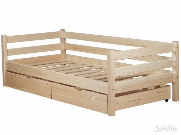 Детская классическая кровать из массива дерева