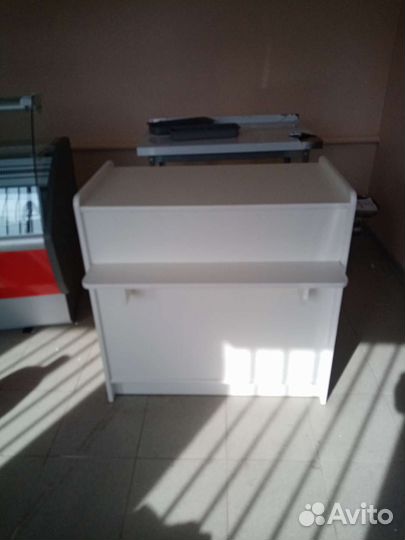 Прилавки,стеллажи для табака,канцелярии