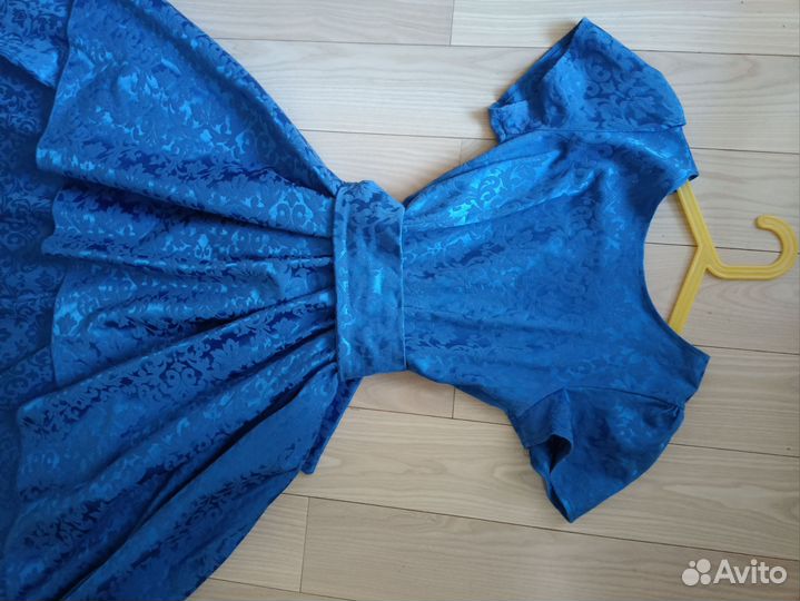 Платье нарядное 42