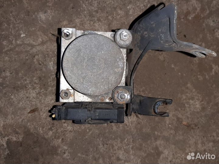 Блок ABS Nissan Note E11 cr14de 2006