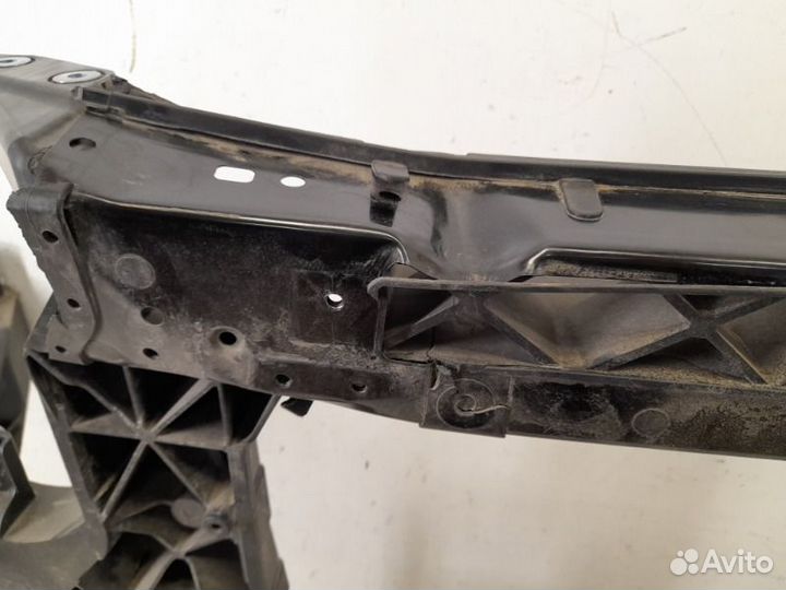 Панель передняя (телевизор) передний Kia Sorento 4