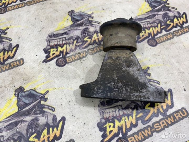 Кронштейн двигателя Audi 80 B3 AAD 1991