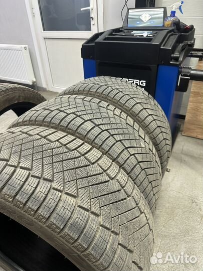 Pirelli Ice Zero FR 255/45 R20 105H