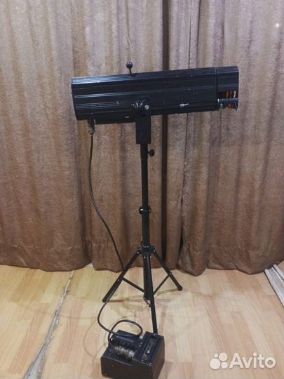 Прожектор следящего света