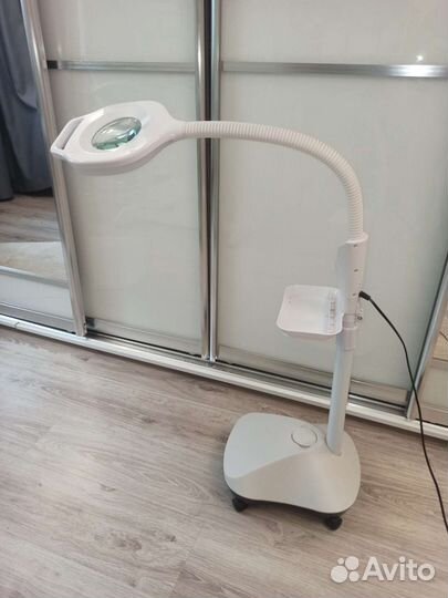 Лампа лупа для косметолога