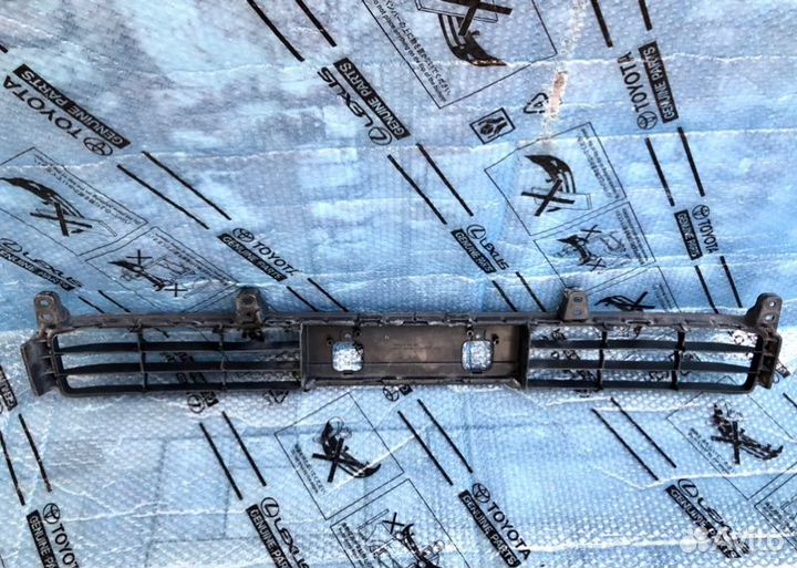 Решетка в бампер передняя Toyota Lc 200 2012-2015