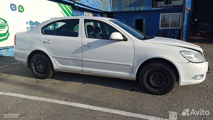 Кронштейн продольного рычага правого Skoda Octavia a5 1K0505130J Отличное состояние