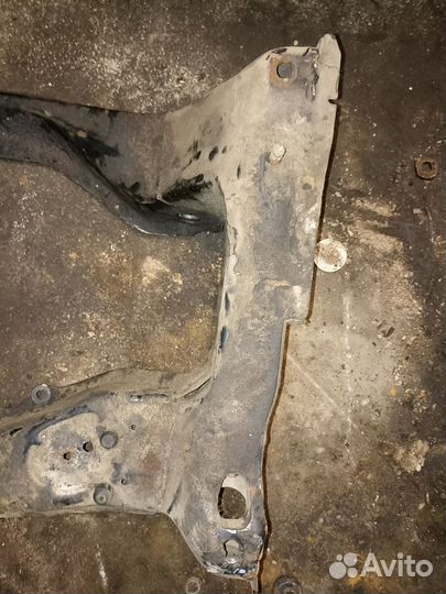 Подрамник передний W210 Mercedes Benz