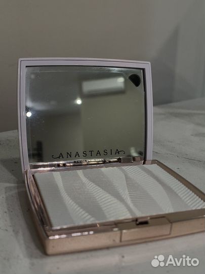 Хайлайтер Anastasia Beverly Hills Iced Out