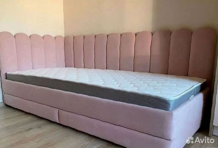 Детская кровать с мягкой спинкой