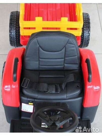 Трактор с прицепом TR66