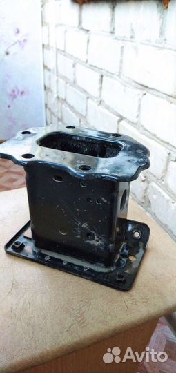 Кронштейн усилителя переднего бампера, левый