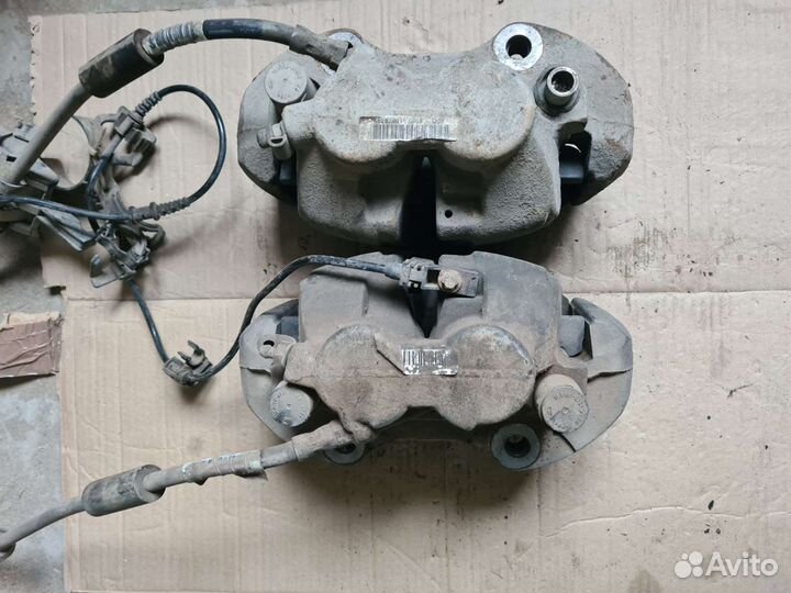 Передний тормозной суппорт Мерседес ML350 W164