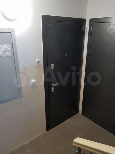 Доля в 2-к. квартире, 52,4 м², 1/3 эт.