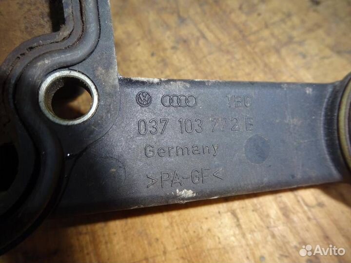 Клапан вентиляции картерных газов Volkswagen Pass