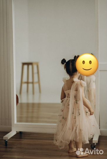 Продам нарядное платье для девочки 3-4 года