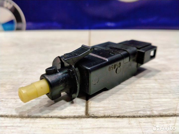 Выключатель стоп сигнала Mercedes-Benz 211.056 E