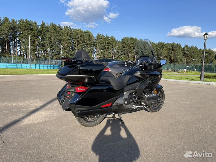 Продам Honda GoldWing Tour DCT (автомат)