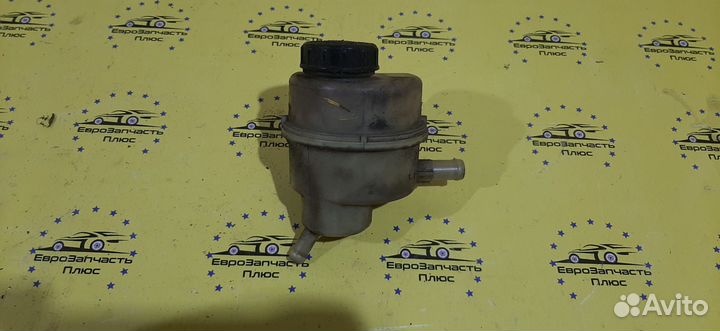 Бачок гура Renault Duster