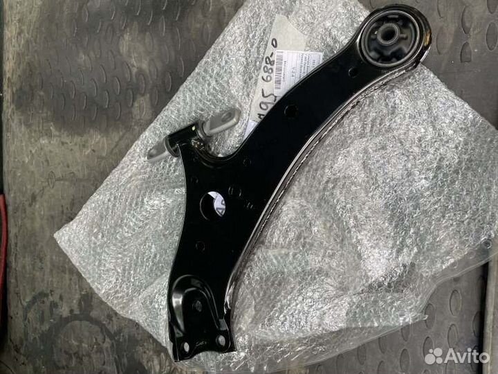 Рычаг подвески передний Toyota Rx450H 2grfe 2012