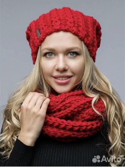 Зимняя вязаная шапка и снуд