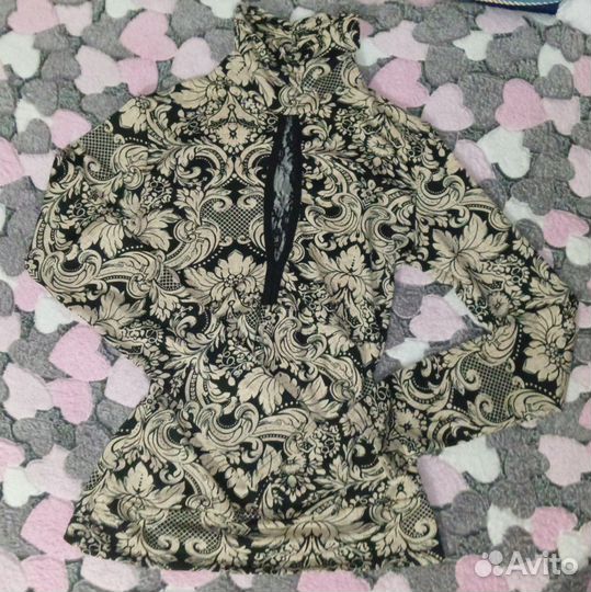 Кофточка с вырезом