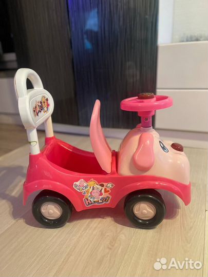 Машинка толокар с ручкой Toysmax