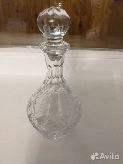 Графин, ложки, вилки, салатники, тарелки