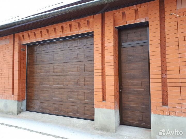 Секционные ворота