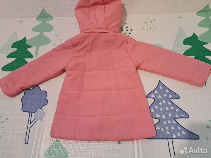 Демисезонная куртка на девочку 3-4 года
