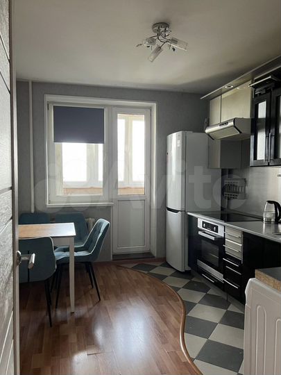 2-к. квартира, 62 м², 13/17 эт.