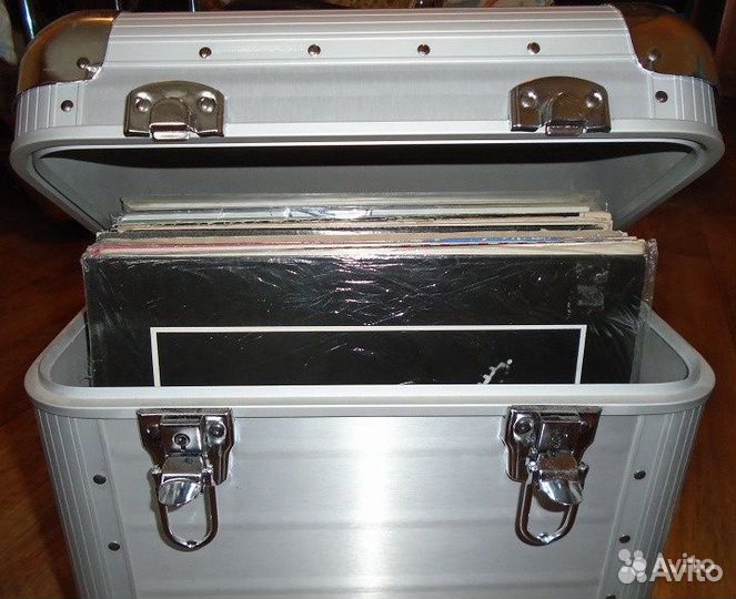 Алюминиевый кейс кофр с пластинками 70 шт